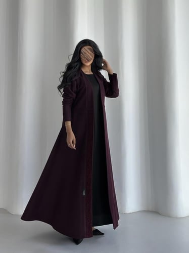 عباية جوخ عنابي غامق مع كلفة تطريز