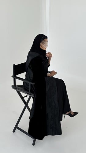 A Lineعباية جاكار مع مخمل واقف