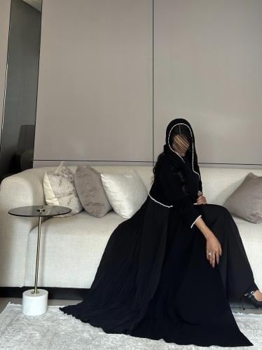عباية كريب اسود مع شيفون مكسر ولولو ابيض ‏‎‏‎