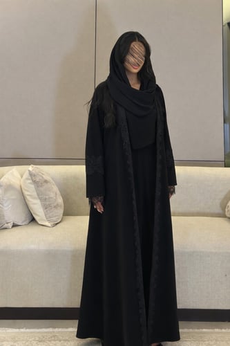بليزر كريب اسود مع دانتيل ربع كلوش ( صيفية )