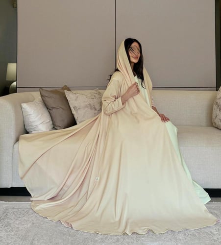 عباية بلاك بيري لون اصفر فاتح قصة دبل كلوش