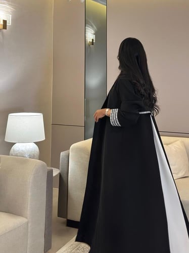 ‎عباية كريب لميا اسود مع ابيض مع كلف