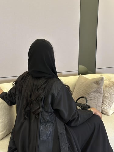‎ عباية تفتة تايواني مع اورجانزا اسود مبطن القصة ك...