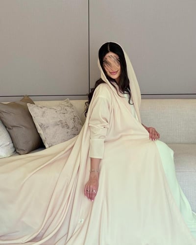 عباية بلاك بيري لون اصفر فاتح قصة دبل كلوش