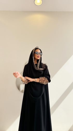‎عباية دبل كلوش كريب انترنت وكم دانتيل اسود ولحمي