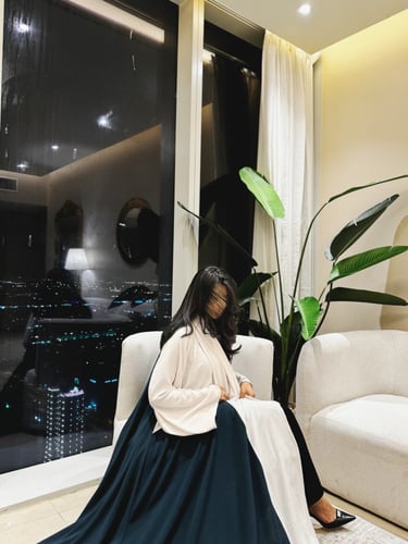 عباية كريب سي واي دبل كلوش تركواز وبيج