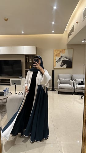 عباية كريب سي واي دبل كلوش تركواز وبيج