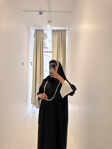 عباية كريب سي واي اسود وبيج