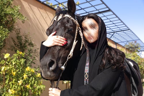 عباية كتان أسود مع تطريز