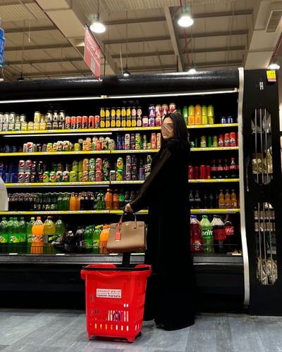 عباية بليزر كريب اسود مع بني