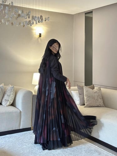 عباية شيفون كوري مكسر طبقتين طبقة اسود وطبقة مموج...