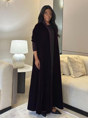 عباية مخمل بنفسجي غامق مع أكمام سترتش نص كلوش