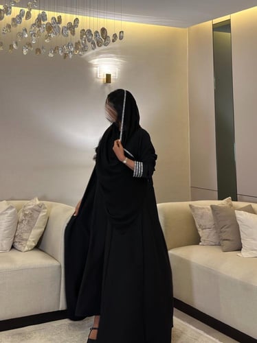 ‎عباية كريب لميا اسود مع ابيض مع كلف