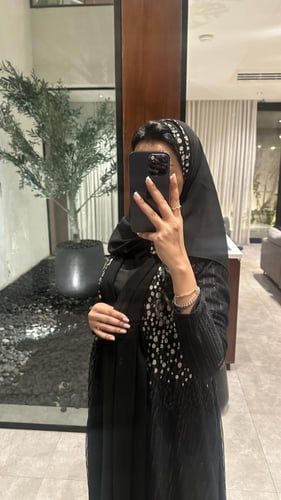 عباية دانتيل تركي مقصب اسود مع ذهبي كلوش