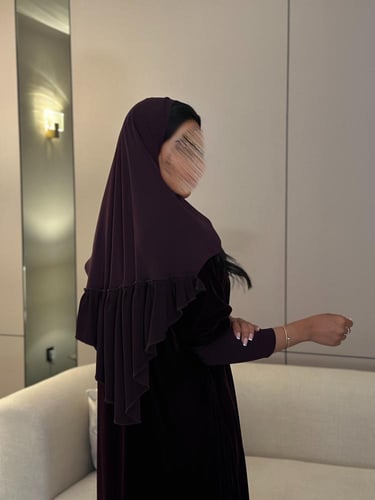 عباية مخمل بنفسجي غامق مع أكمام سترتش نص كلوش
