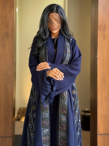 عباية كريب كحلي مع كسرات تل وشيفون مشغول شك وتطريز...