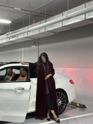 عباية مخمل عنابي مع قماش كشميري