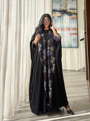 عباية سيراميك اسود مع تطريز هندي القصة بشت