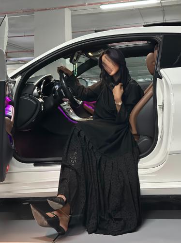 عباية كتان اسود مع كسرات كتان مخرم