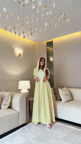 عباية كريب لون أصفر قصة دبل كلوش + فستان