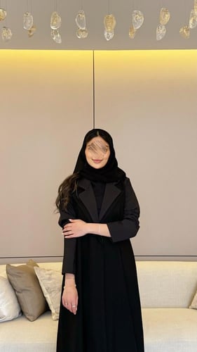 عباية بليزر اسود درجتين كريب تايواني مع كتان القصة...