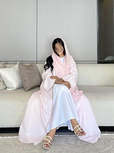 عباية لنن هندي وردي مع كلفة ورد ملون نص ‎‏‎‏‎‏‎‏‎‏...