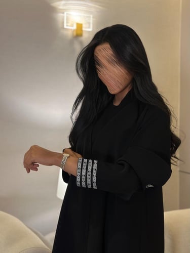 ‎عباية كريب لميا اسود مع ابيض مع كلف
