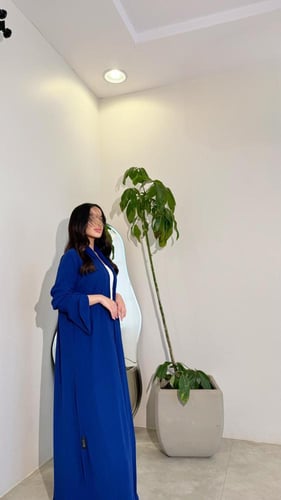 عباية كريب مكسر نيلي( مع امكانية اختيار لون مختلف)