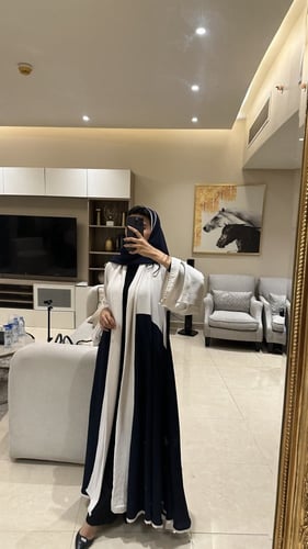 عباية كريب سي واي دبل كلوش كحلي وبيج