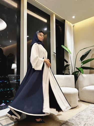 عباية كريب سي واي دبل كلوش كحلي وبيج