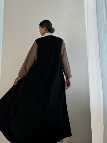 عباية شامواه اسود كم بني مع زراير