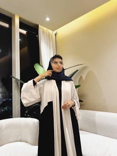 عباية كريب سي واي دبل كلوش كحلي وبيج