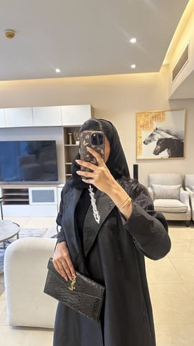 عباية تفتة مع جاكار اسود سبعات