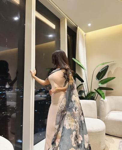 فستان جلابية وردي كم مشجر