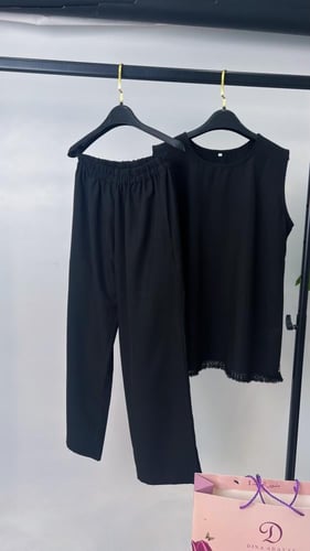 طقم لون أسود