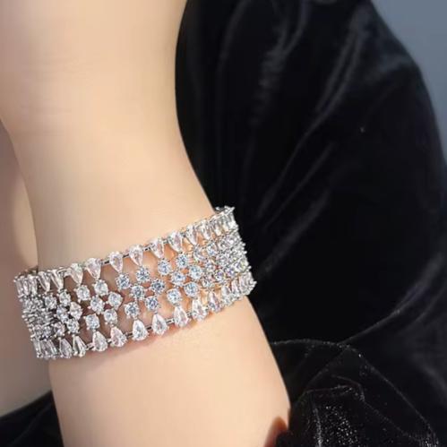 Elegant bracelet