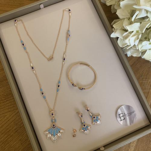 Distinctive set of rosary with blue and white dial