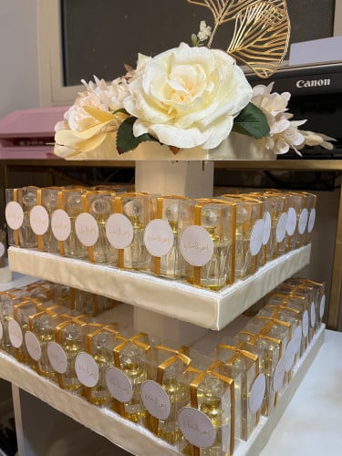 ستاند تولات يحتوي ع 50 توله مع تنسيق الورد