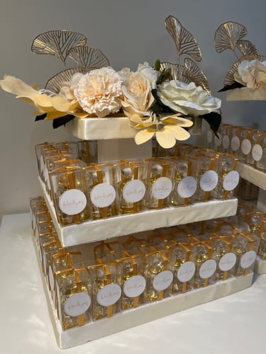 ستاند تولات يحتوي ع 50 توله مع تنسيق الورد