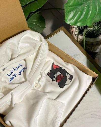 هودي توم وجيري- تصميم حصري مع طباعة اسم أو عبارة ح...