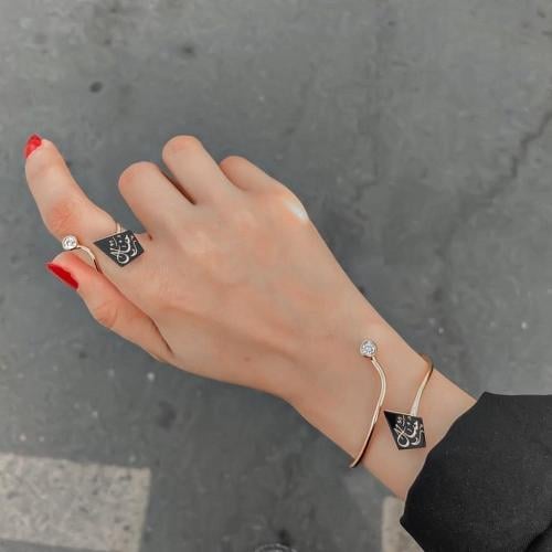 اسواره وخاتم من الحجر