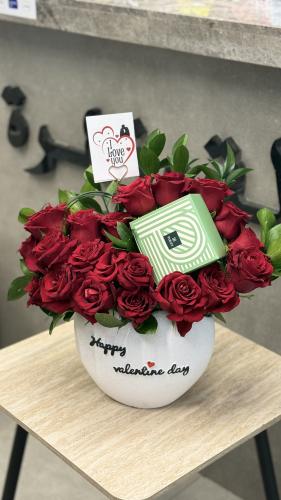 فازة ورد فلنتاين مع شوكلاتة باتشي