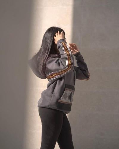 بلوفر رمادي