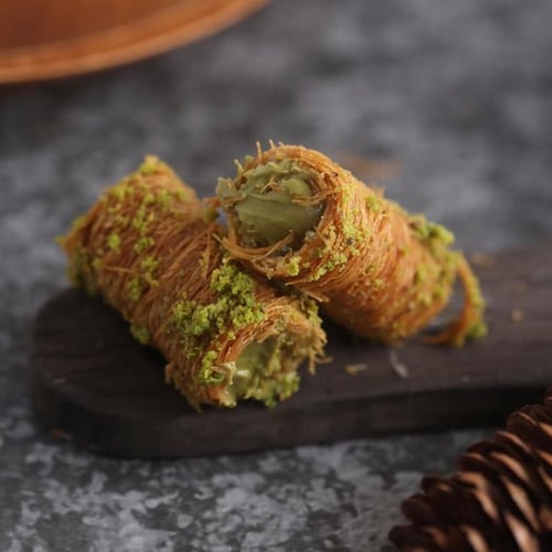 كنافة رول بالبستاشيو