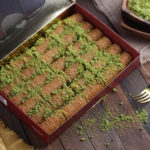 كنافة رول بالبستاشيو