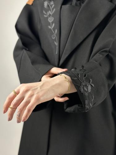 عباه بليزر ربع كلوش تطريز بالاكمام و القبه مع طرحه