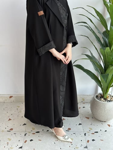 عباية ربع كلوش قماش كريب وجاكارا مع طرحة