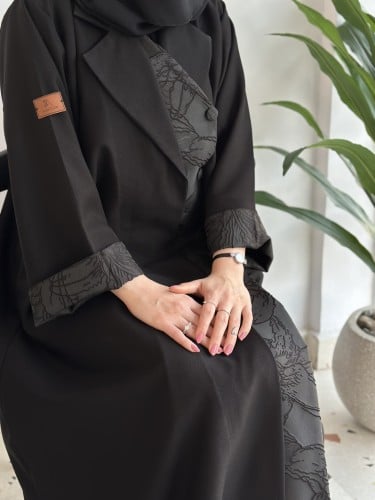 عباية ربع كلوش قماش كريب وجاكارا مع طرحة