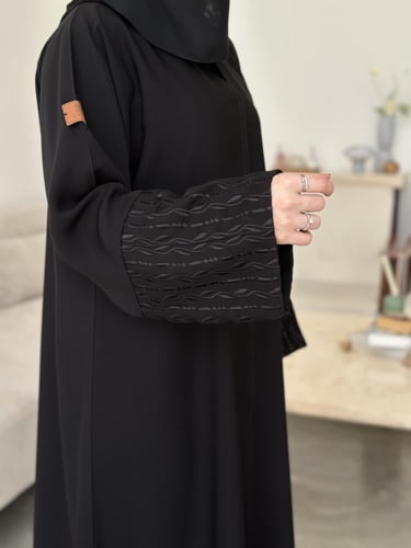 عبايات سوداء نص كلوش بقماش انترنت مع طرحه