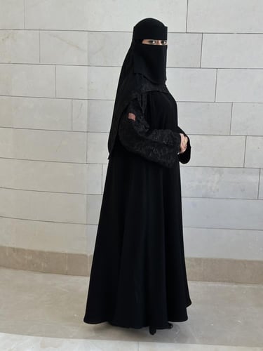 عبايه طقطق كلوش قماش سيراميك اكمام جاكارا مع طرحه...